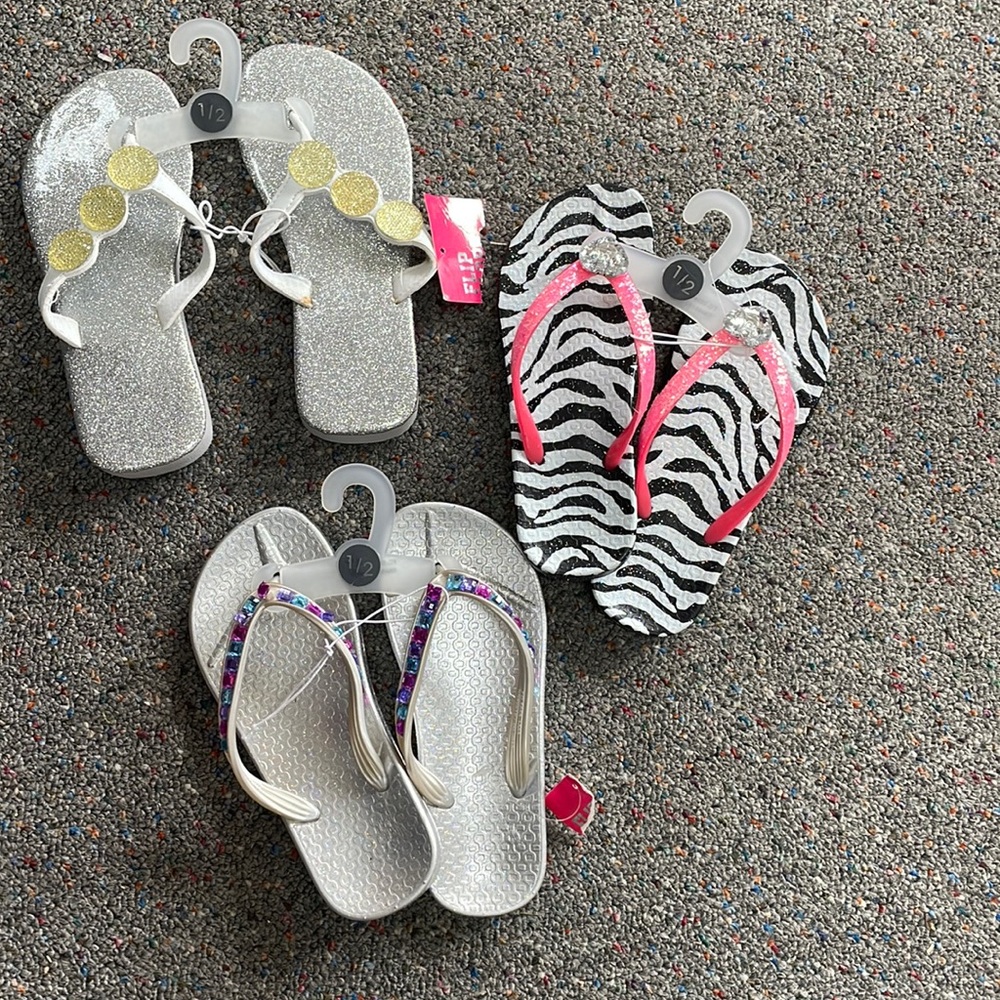 Girls size 1/2 flip flop lot of 3 from kohls